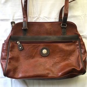 Women’s leather purse beautiful style very roomy great for everyday